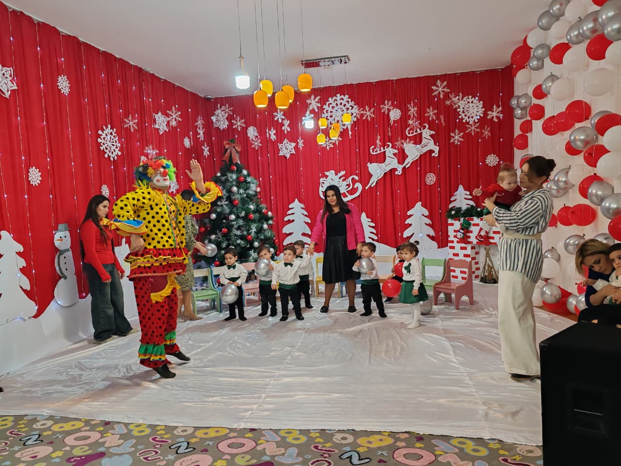 Nəsimi rayonunda körpələr üçün Yeni il şənliyi təşkil olunub