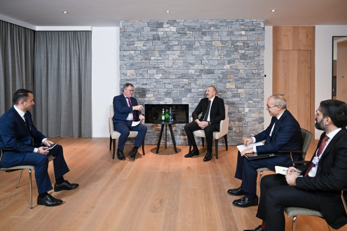 Prezident İlham Əliyev Davosda "Vitol" şirkətinin baş icraçı direktoru ilə görüşüb