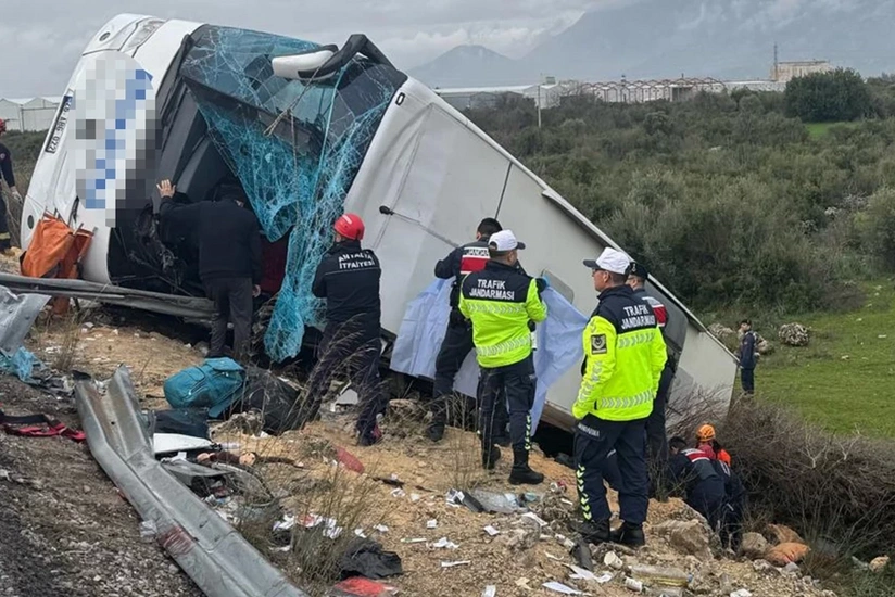Antalyada sərnişin avtobusu dərəyə aşıb, səkkiz nəfər ölüb, 26-sı yaralanıb