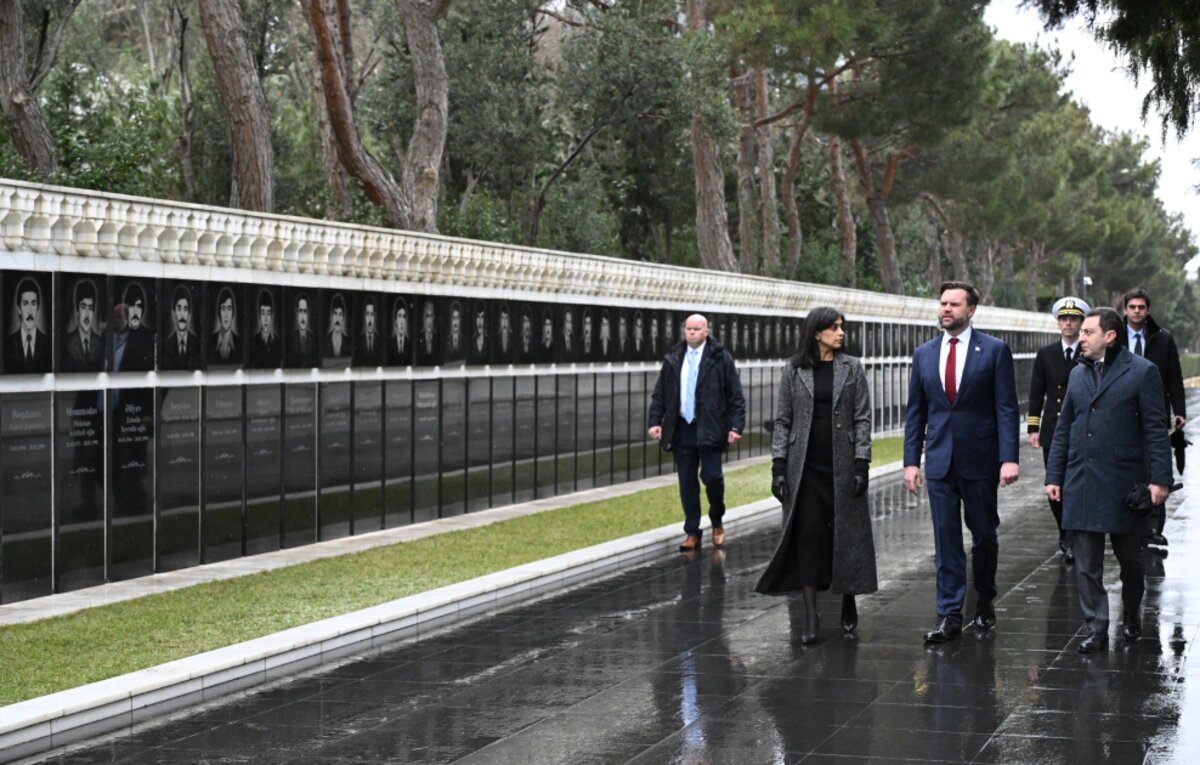 ABŞ Vitse-prezidenti və həyat yoldaşı Şəhidlər xiyabanını ziyarət ediblər - FOTO