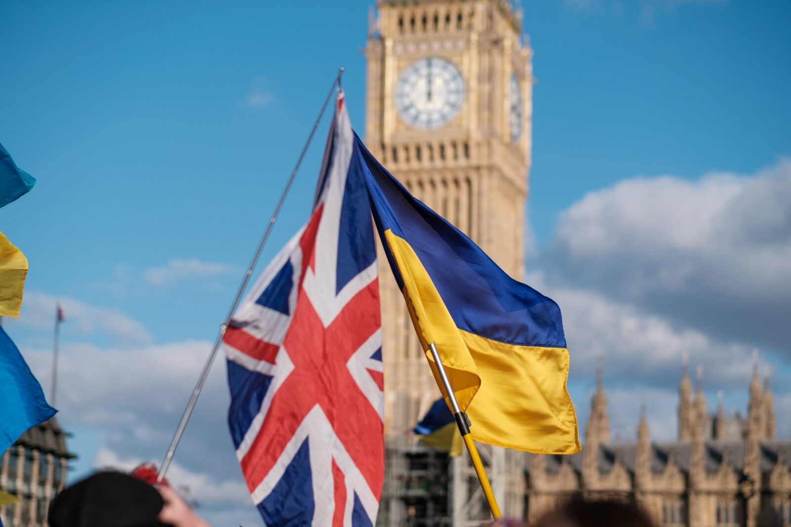 Britaniya Ukraynaya 1000 raket və 500 milyon funtluq əlavə hərbi yardım ayırdı