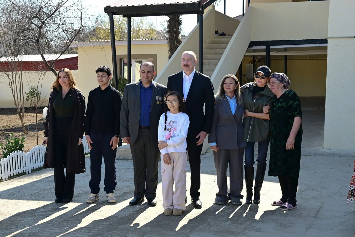 Prezident İlham Əliyev Xocavənd şəhərində görülmüş işlərlə tanış olub, şəhər və kənd sakinləri ilə görüşüb - FOTO