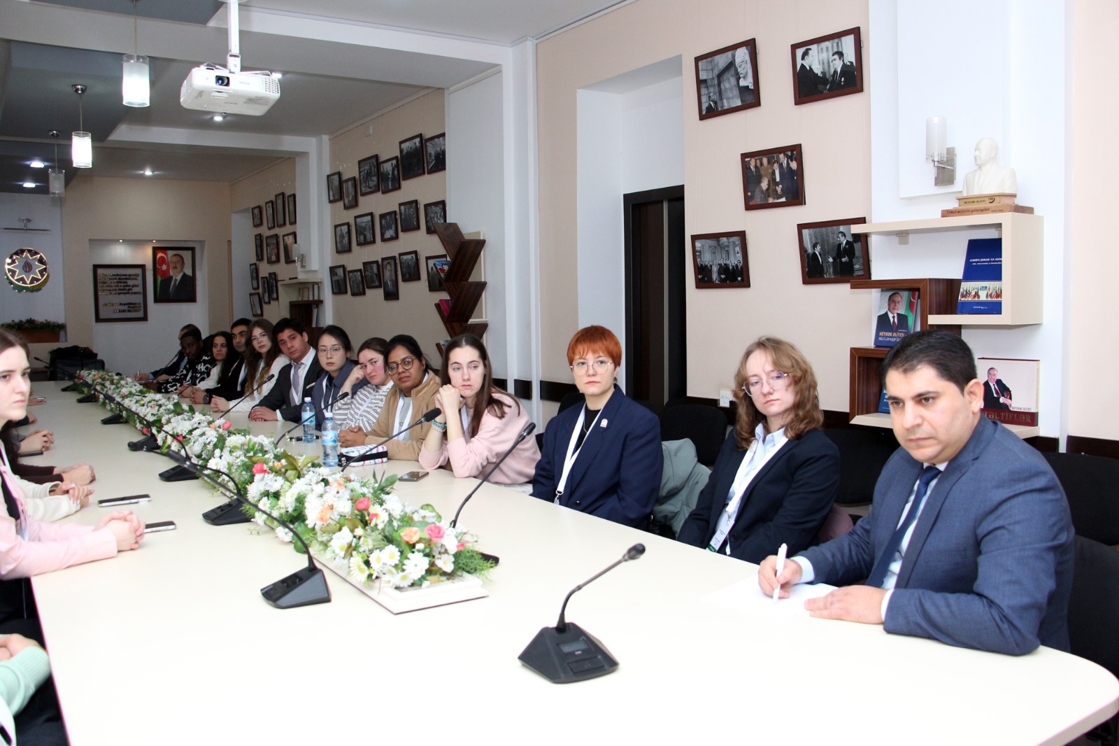 XVII Beynəlxalq Multikulturalizm Məktəbinin iştirakçıları akademik Kamal Abdullayevlə görüşüblər - FOTO