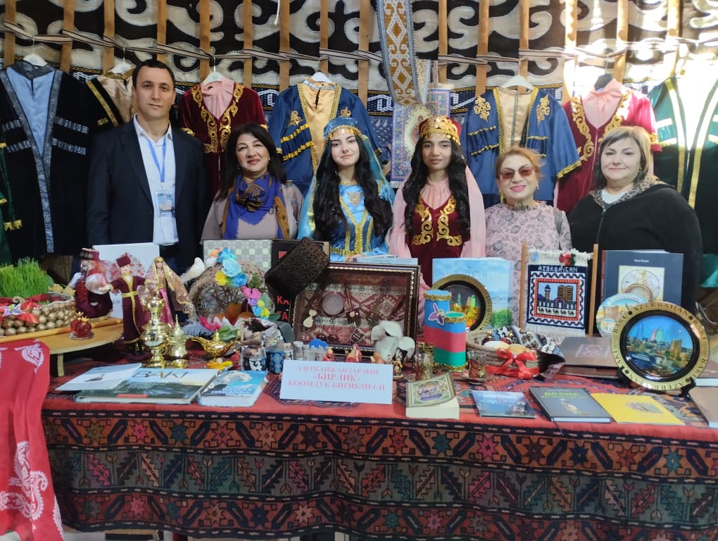 Qırğızıstanda Novruz: Azərbaycanlılar milli irsi nümayiş etdirdi -FOTO