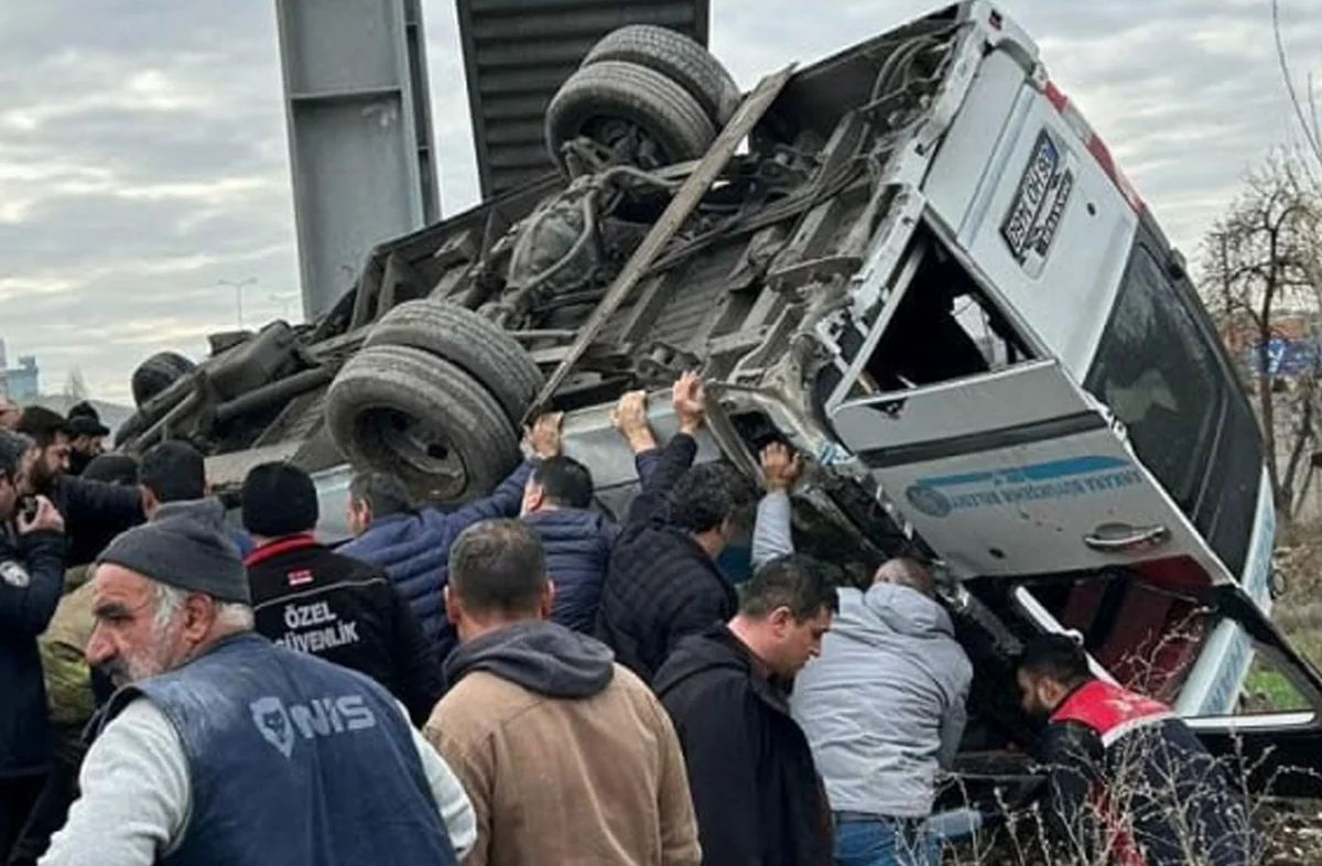 Ankarada avtobus qəzası: itkilər artır