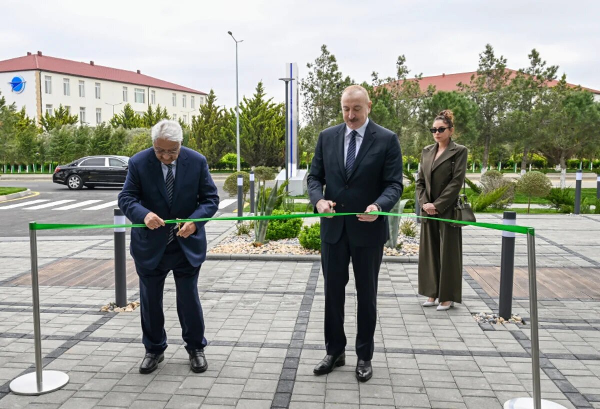 İlham Əliyev Milli Aviasiya Akademiyasında Beynəlxalq Təlim Mərkəzinin açılışında iştirak edib