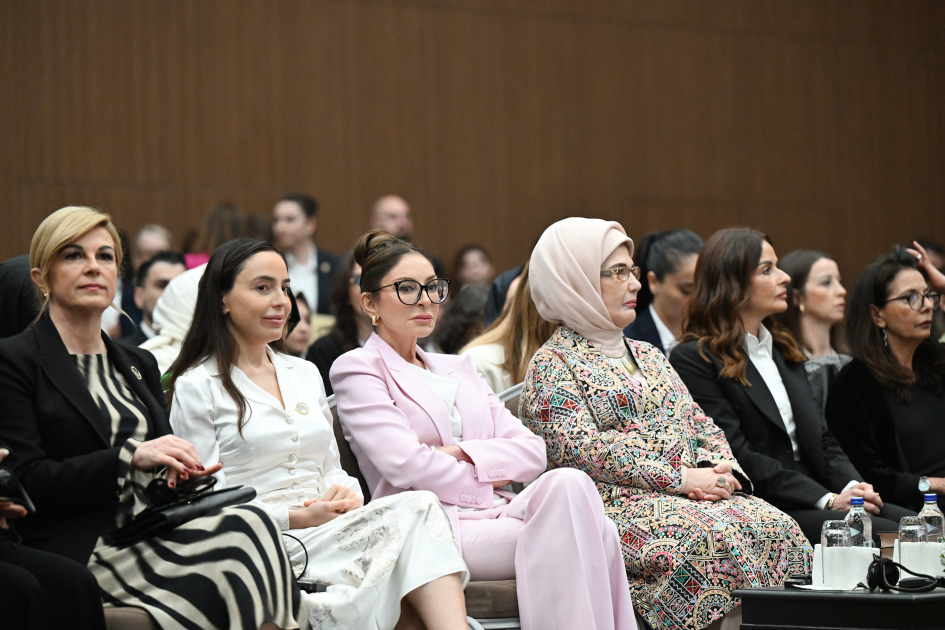 Azərbaycanın birinci xanımı Mehriban Əliyeva Antalyada “Fələstində sülh naminə birləşərək: Təhsil sisteminin məhv edilməsi ilə mübarizə və gələcəyin qorunması” adlı paneldə iştirak edib