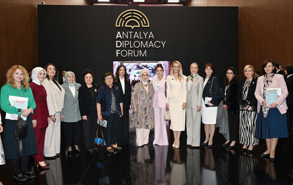 Azərbaycanın birinci xanımı Mehriban Əliyeva Antalyada “Fələstində sülh naminə birləşərək: Təhsil sisteminin məhv edilməsi ilə mübarizə və gələcəyin qorunması” adlı paneldə iştirak edib