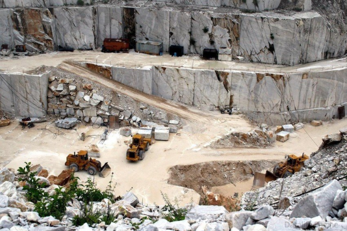Bəzi əhəngdaşı və qum-çınqıl yataqları "AzerGold"un istifadəsinə verilib
