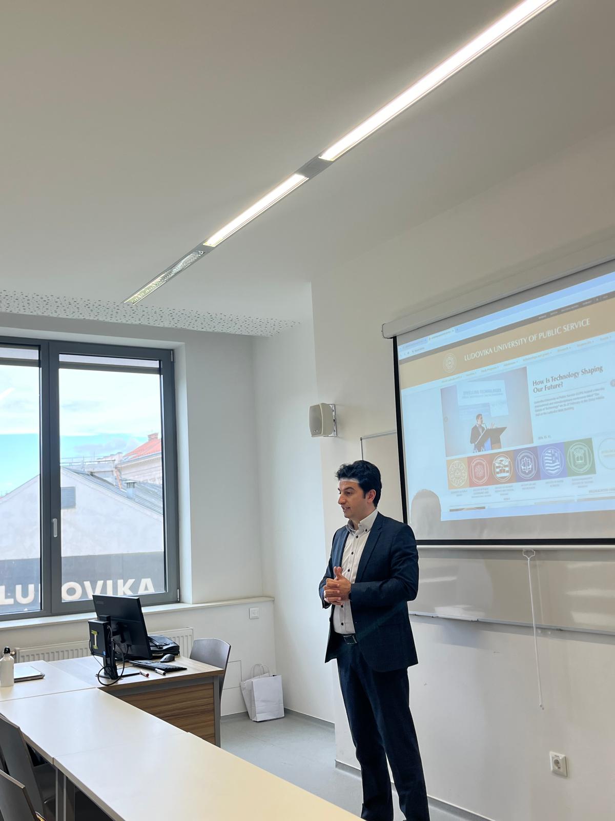 Macarıstanın Ludovika Universitetində Azərbaycanın çoxvektorlu xarici siyasətinə həsr olunmuş panel təşkil edilib