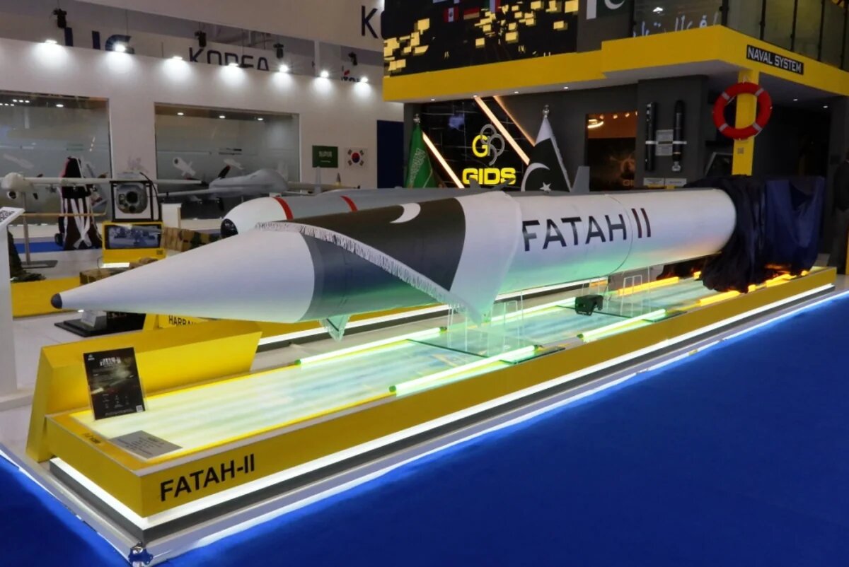 Pakistan 400 km mənzilli "Fatah-2" çoxnövlü raket sistemini uğurla sınaqdan keçirib