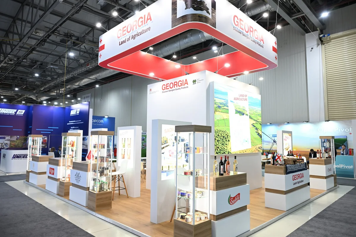 İlham Əliyev 19-cu "Caspian Agro Week" və 31-ci "InterFood Azerbaijan" sərgiləri ilə tanış olub