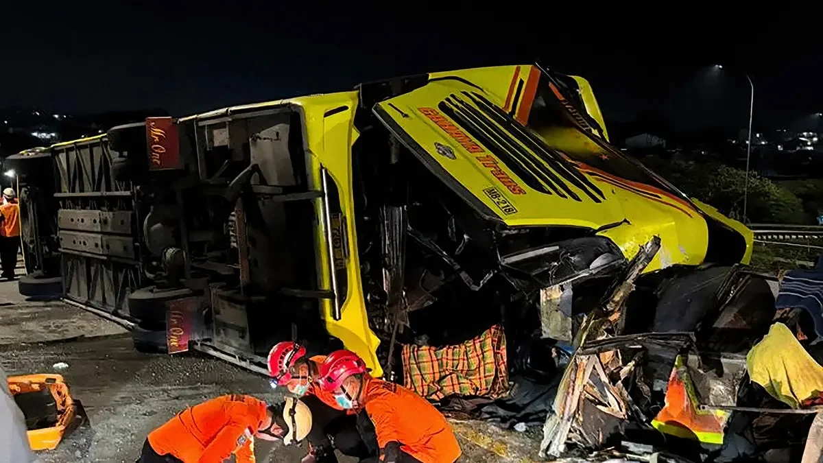     İndoneziyada yol qəzası, 16 nəfər həyatını itirib